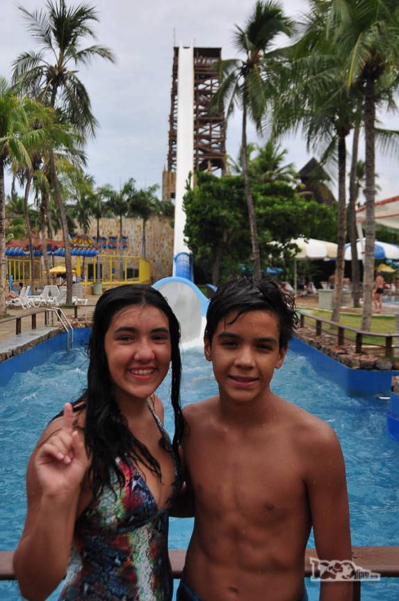 Ainda vivos, depois de passar pelo Insano, o mais alto escorregador do Beach Park, em Fortaleza, capital do Ceará